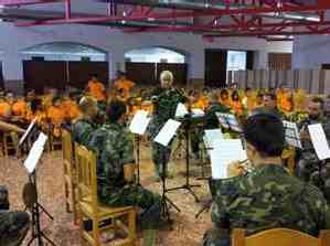 La Unidad de Música militar ofrece un divertido concierto a los niños de las Colonias Urbanas de Cáritas