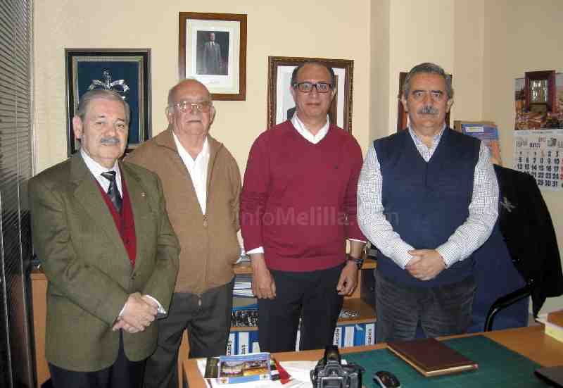 El delegado del Gobierno junto al presidente de la Casa, el vicepresidente, Diego Barroso, y el voca