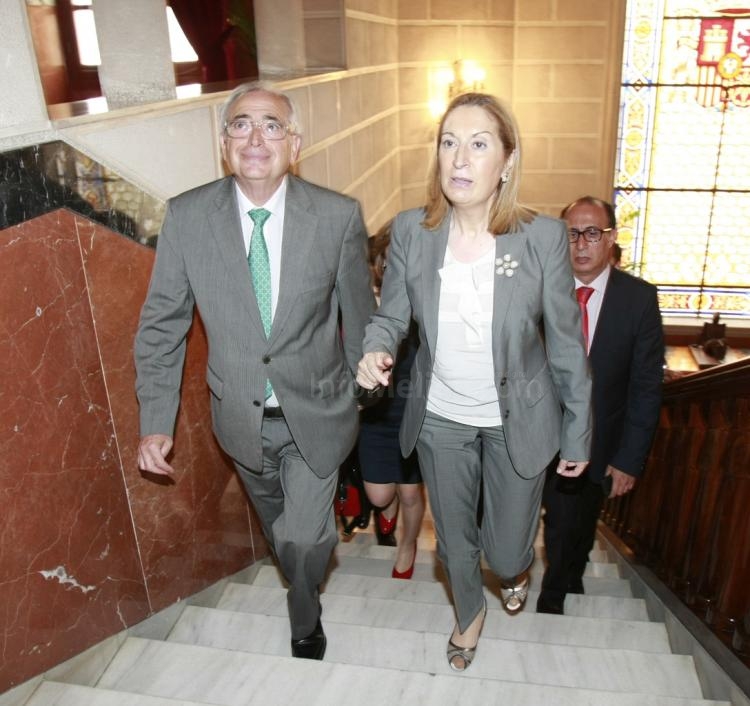 Pastor: “Me comprometo a que los melillenses tengan el mejor servicio de transporte aéreo y marítimo”
