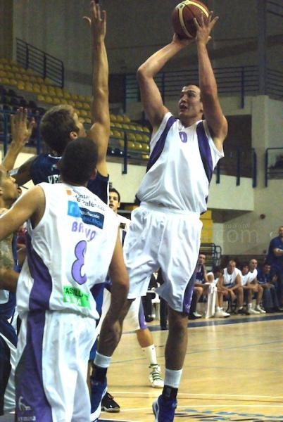 Tim Frost, nuevo pivot de Melilla Baloncesto
