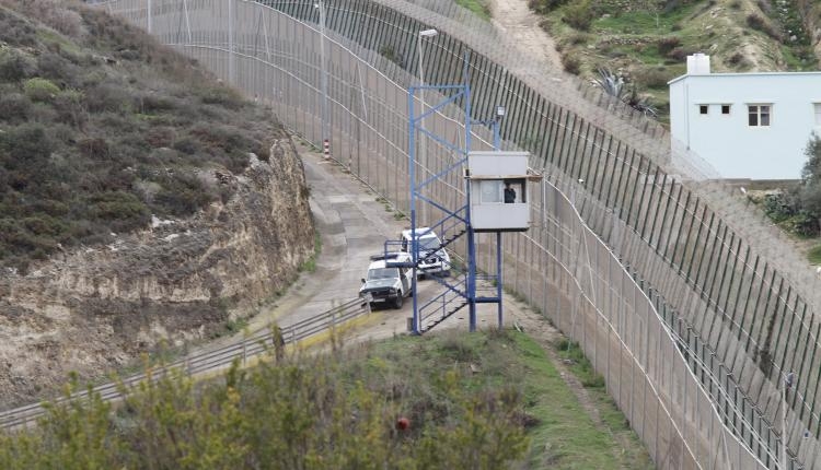 Alrededor 200 inmigrantes protagonizan un nuevo intento de entrada masiva en Melilla, pero ninguno lo consigue
