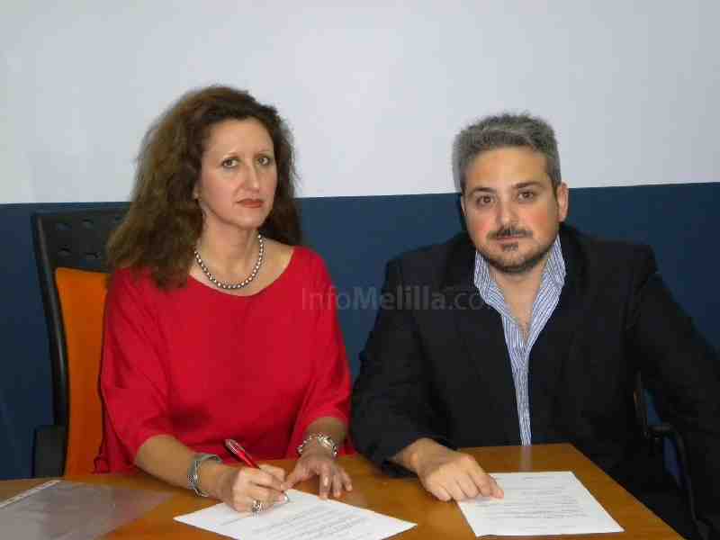 Cruz y Calderón durante la firma del acuerdo