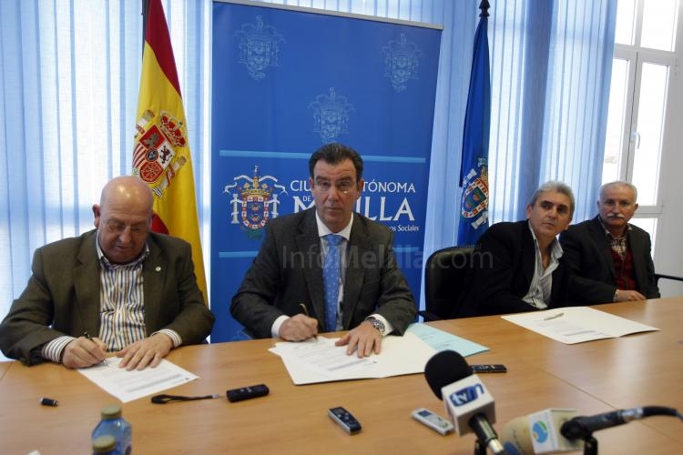Miranda ha firmado hoy los convenios con Cruz Roja y COMAMEL
