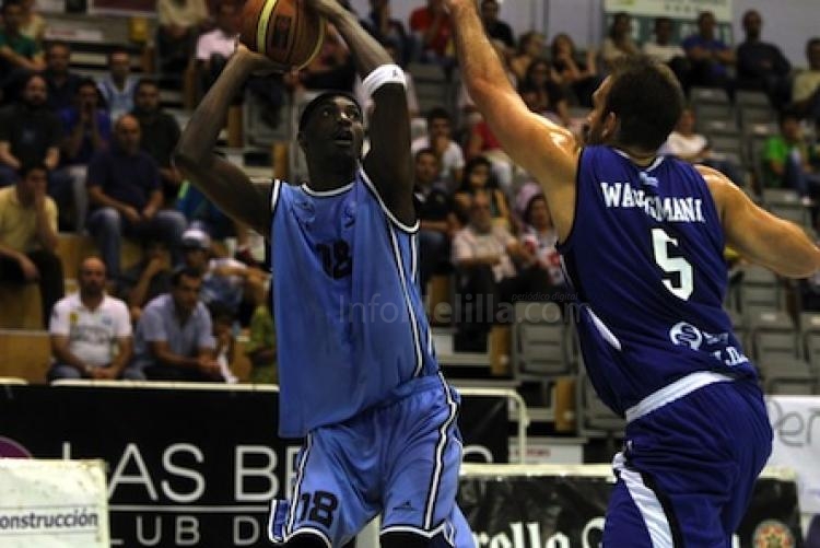 Un Melilla mejorado en muchos aspectos vence justamente a un buen Arroyo CP (2-0)