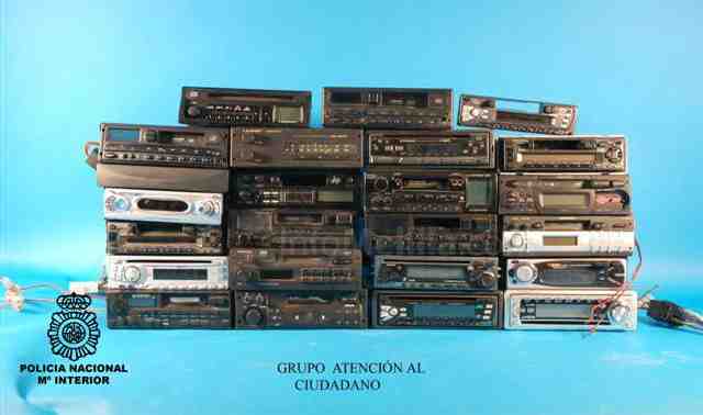 Detenido un marroquí que vendía a un euro equipos de radio presuntamente robados