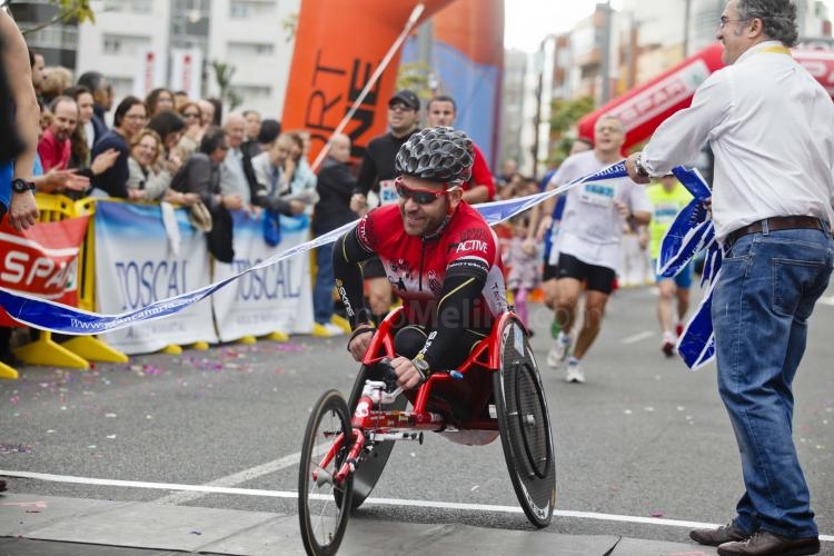 El deportista paralímpico Rafa Botello se inscribe en la media maraton "Ciudad de Melilla"