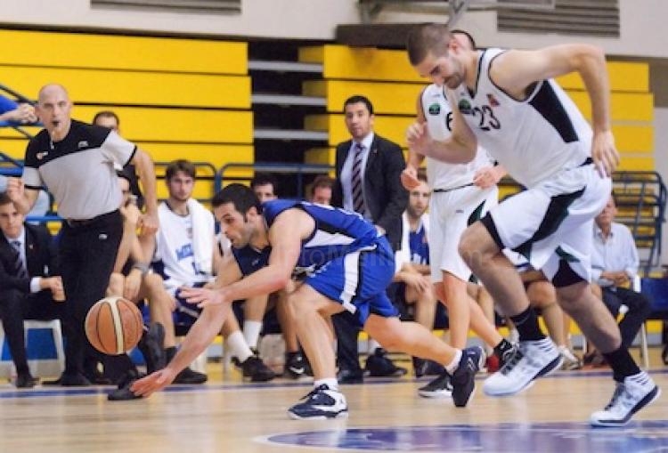 El encuentro entre Melilla Baloncesto y Planasa Navarra, partido solidario. Colabora con Cruz Roja y consigue tu entrada