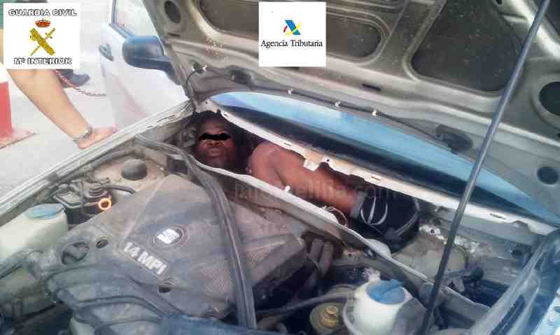 Lozalizado en la frontera de Beni Enzar un inmigrante subsahariano oculto en el salpicadero de un vehículo