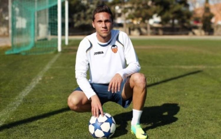 Omar Monterde con la camiseta del Valencia Mestalla