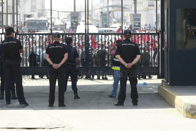 Cierran la frontera de Melilla durante una hora por una protesta de activistas marroquíes