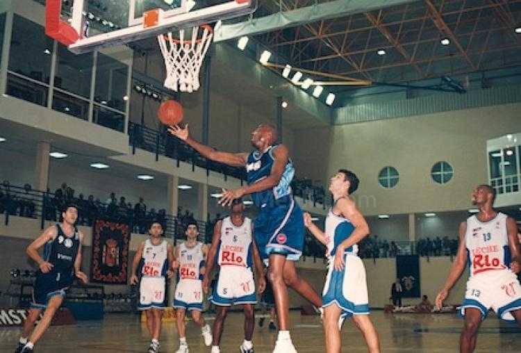 Melilla Baloncesto se enfrenta de nuevo a su propia historia