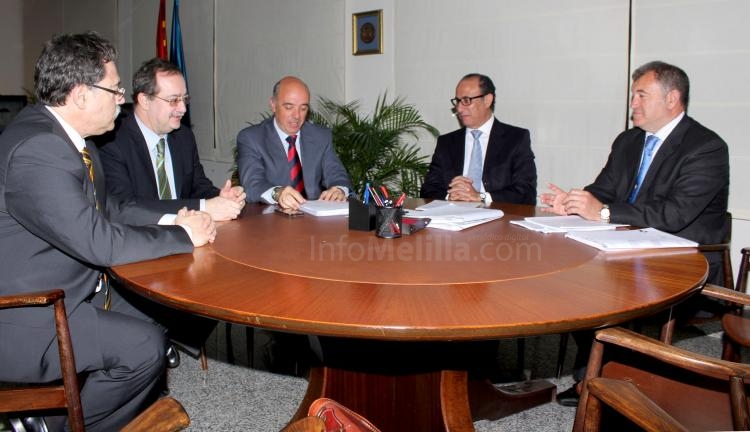José Julián Díaz Melguizo y el subdirector general de Atención Sanitaria, Fidel Illana, se han reuni