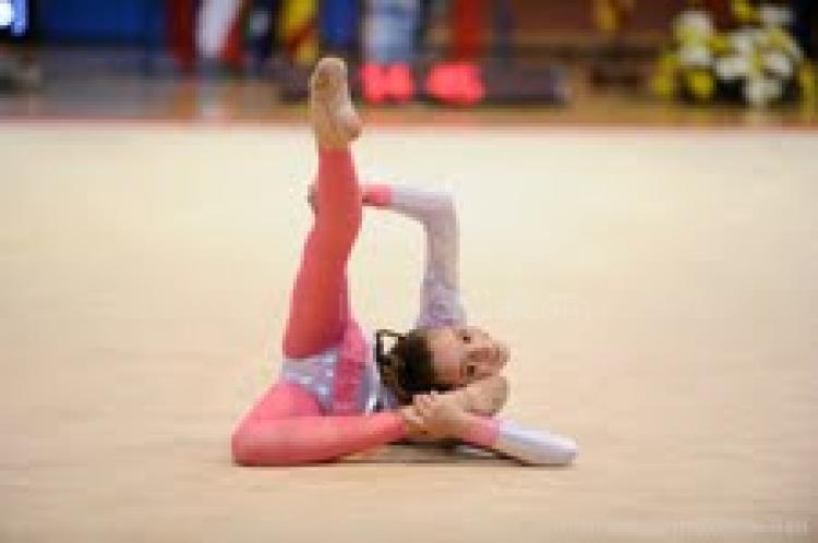 La jovencísima melillense Mireia Gutierrez en pleno ejercicio