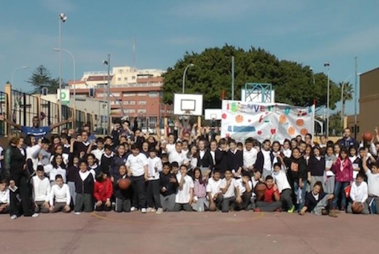 Melilla Baloncesto: "Vive el Deporte" desata la locura en el CEIP Reyes Católicos