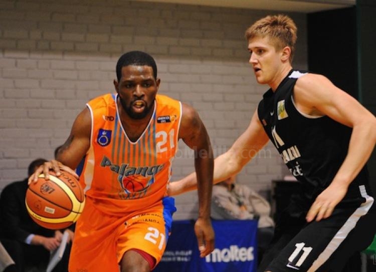 El nuevo pivot temporal de Melilla Baloncesto, Ola Atoyebi