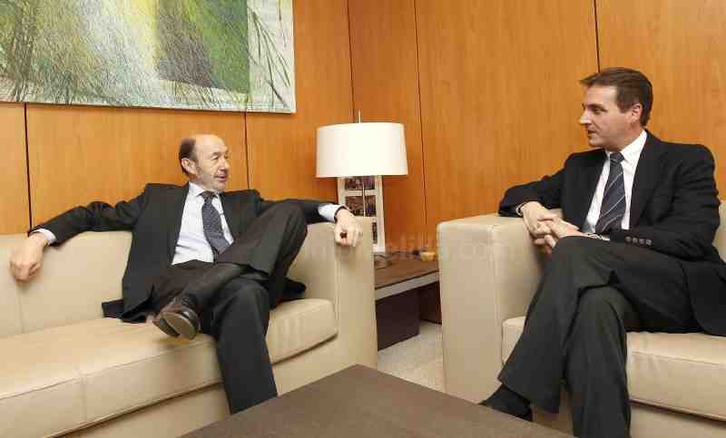 Escobar junto a Rubalcaba en una reunión anterior