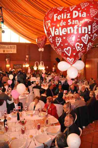 Los mayores celebran San Valentín con un gran festín