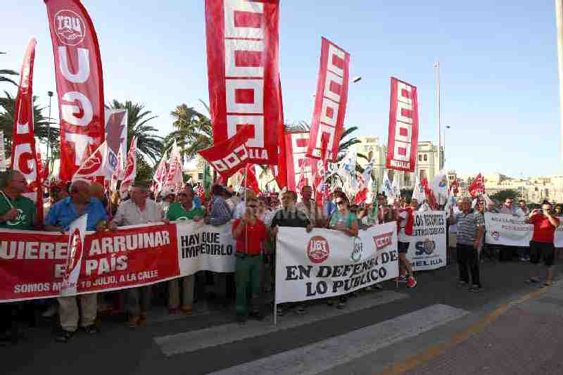UGT y CCOO acusan al delegado del Gobierno de abuso de autoridad en las protestas
