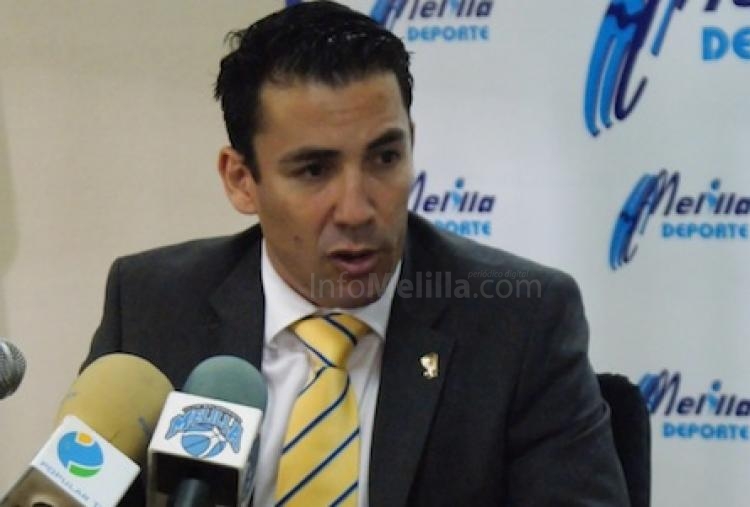 Gonzalo García enfadado con la floja defensa realizada por su equipo