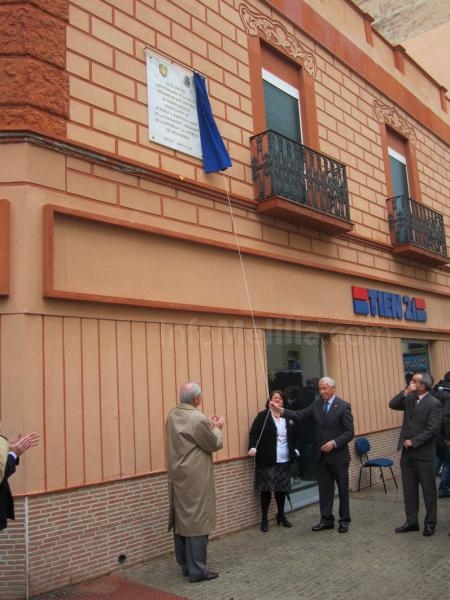 La Salle coloca una placa conmemorativa en el primer edificio que albergó a esta institución en Melilla
