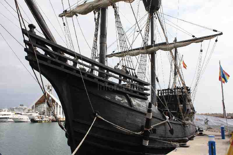 La Nao Victoria atracada en el Puerto de Melilla