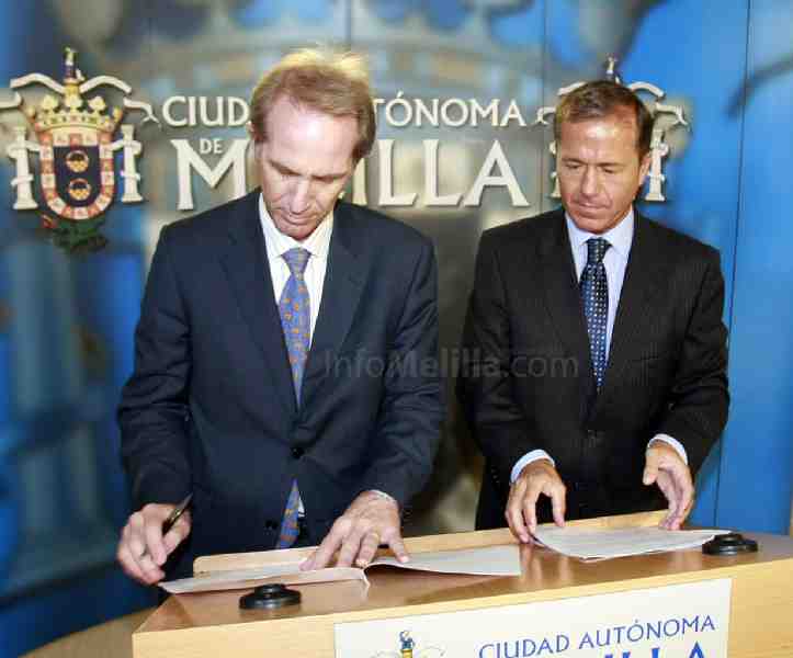 Durante la firma del acuerdo