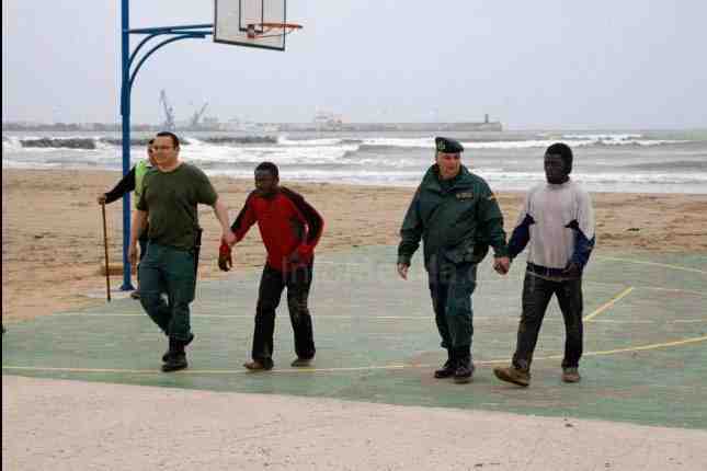 Melilla y Ceuta doblan la entradas de inmigrantes respecto a las cifras del 2010