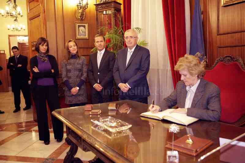 Becerril destaca las buenas condiciones del CETI de Melilla pese a su saturación