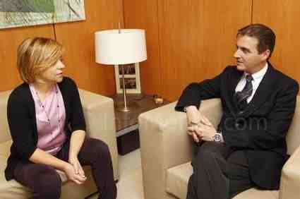 Elena Valenciano y Gregorio Escobar, durante su encuentro en Ferraz