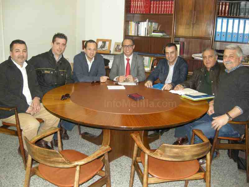 Momento de la reunión entre El Barkani y los hosteleros