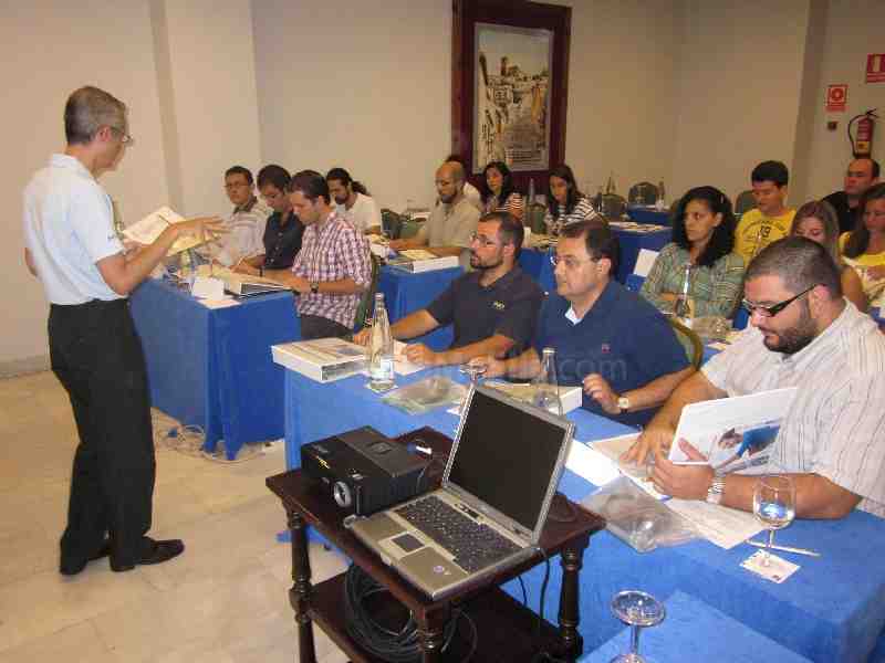 Un total de 20 alumnos participan desde hoy en el nuevo Master Negocios, Diseño y Tecnología de la CAM