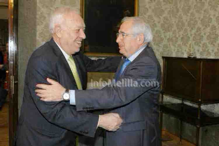 Imbroda junto al ministro García-Margallo