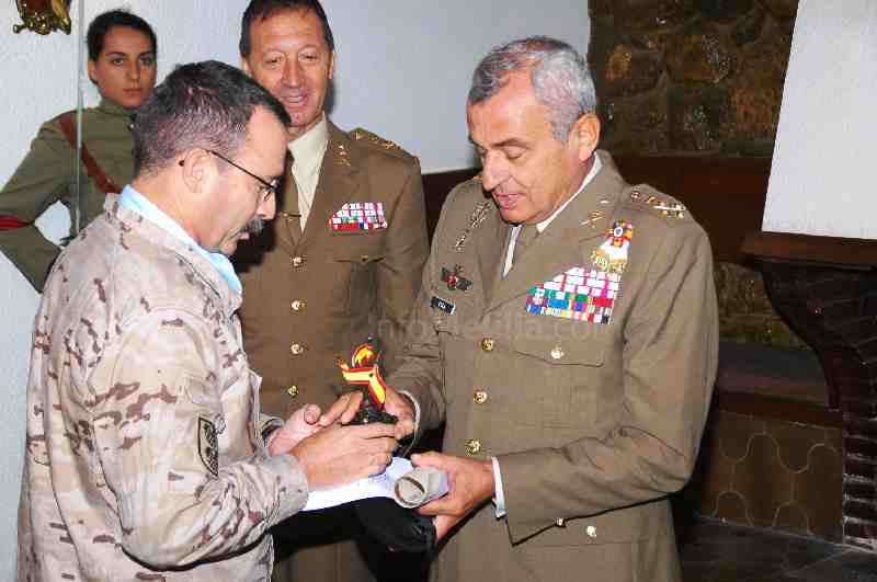 El Acuartelamiento 'Primo de Rivera' de Melilla acoge el nombramiento de dos nuevos 'Cazadores de Alcántara'