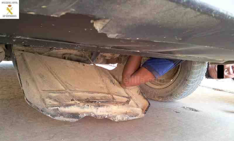 Hallan a un inmigrante en un doble fondo de un coche que accedía a Melilla desde Marruecos