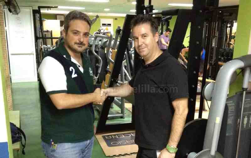 Calderón y Benítez sellando el acuerdo