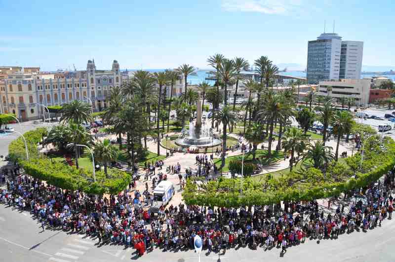 Miles de melillenses comparten el Encuentro entre la Virgen del Rocío y Cristo Resucitado