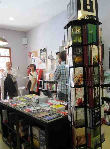 Novela negra y romántica, las más populares entre los melillenses