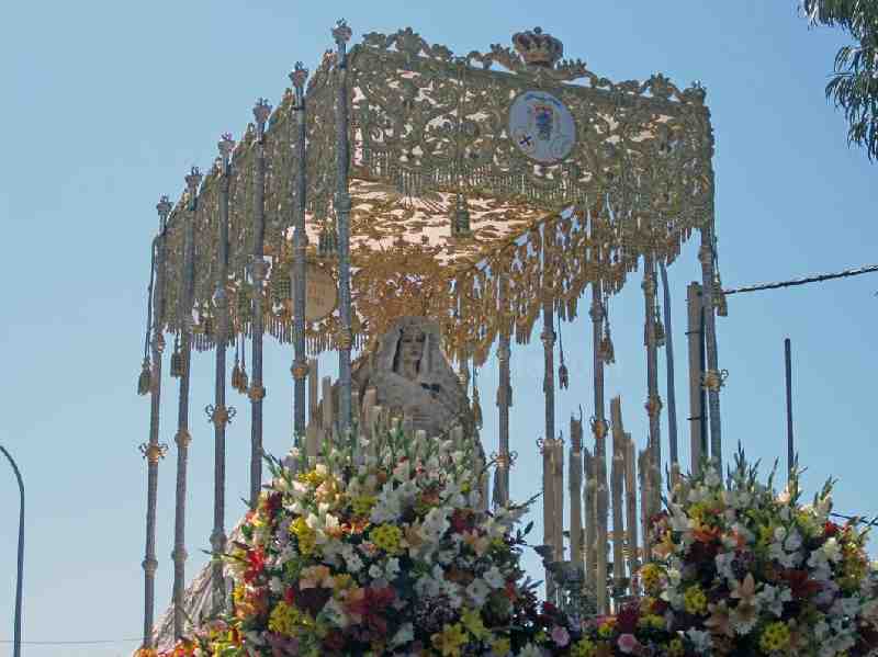 Nuestra Señora del Rocío, espléndida en el Domingo de Resurrección