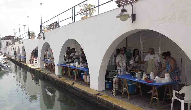 Éxito y récord de participación en el concurso de paellas de Feria del Club Marítimo
