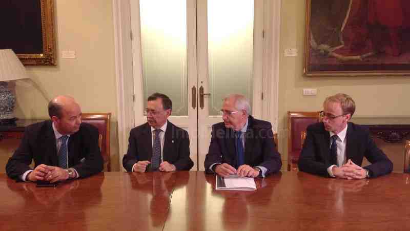 Los presidentes y los consejeros de Economía de las dos ciudades reunidos