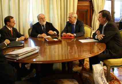 En la reunión también estuvo presente el consejero de Medio Ambiente de la CAM