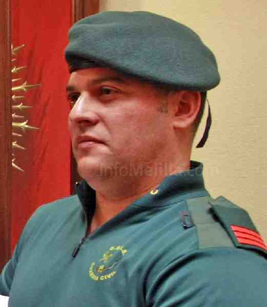 El cabo Javier Ferrón rescató a una mujer embarazada y a su hijo del mar