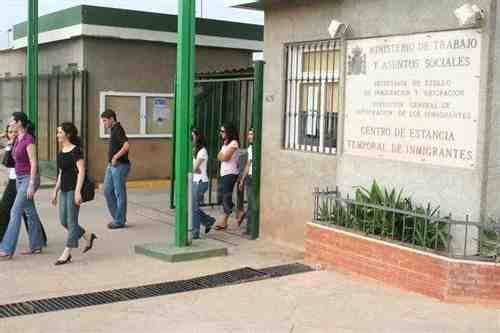 El CETI alivia su presión pero sigue acogiendo a más de 750 inmigrantes