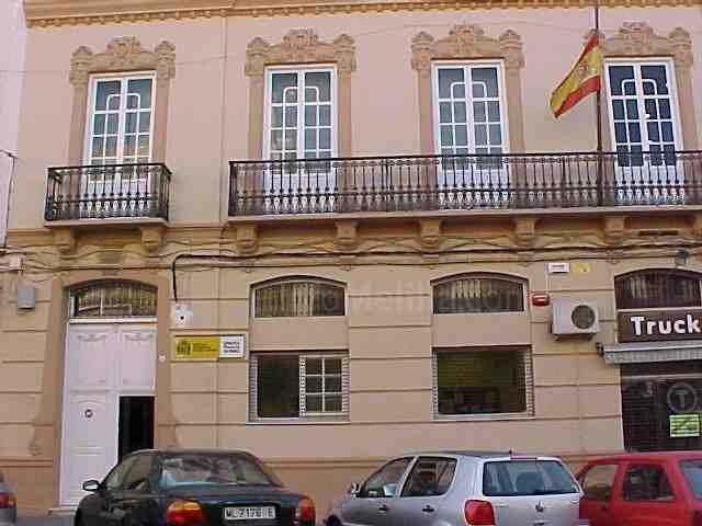 Fachada de la sede de la Dirección Provincial del Ministerio de Educación