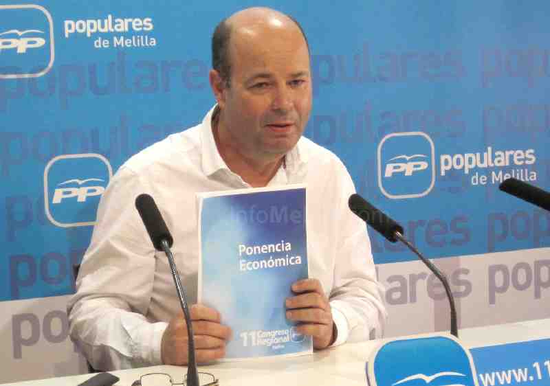 Daniel Conesa mostrando la ponencia