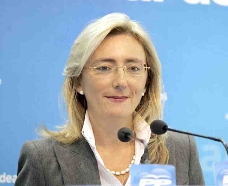 Su amabilidad y cercanía la ha convertido en una política querida por la gente