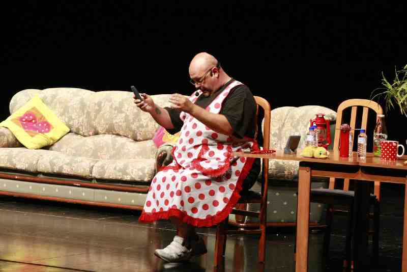Risas y diversión en la primera de las funciones de ‘Dos hombres solos sin punto com ni ná’