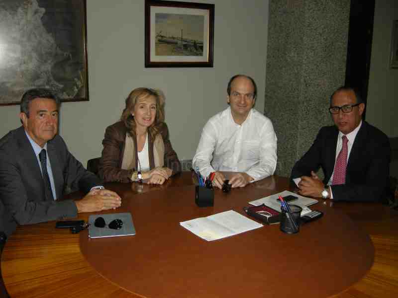 Los responsables del Ministerio durante la reunión con El Barkani