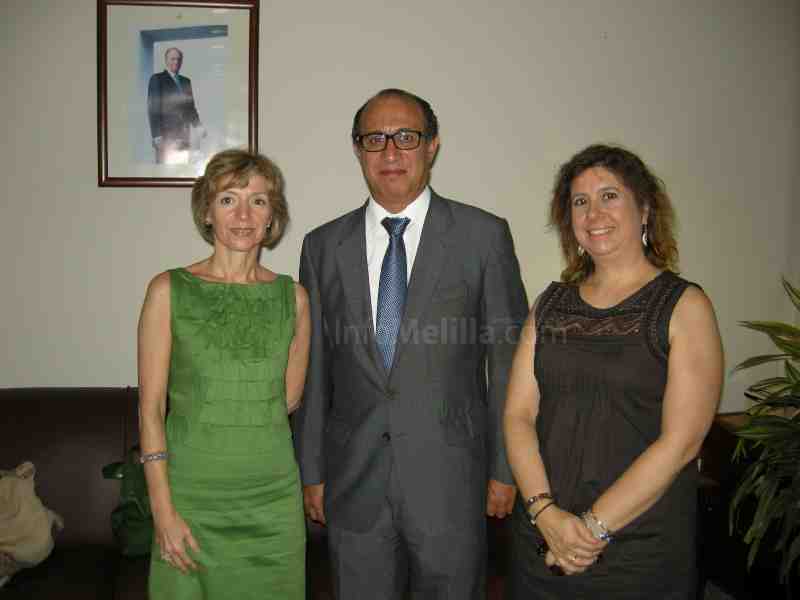 Carmen Enrique junto a El Barkani y la profesora María José Molina