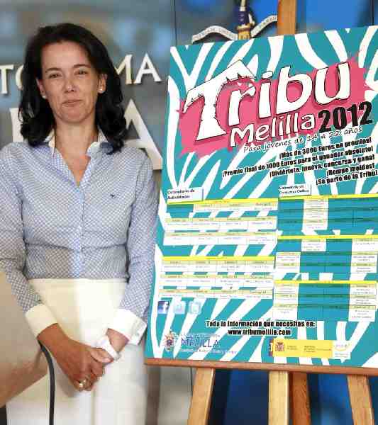 Garbín junto al cartel anunciador del programa